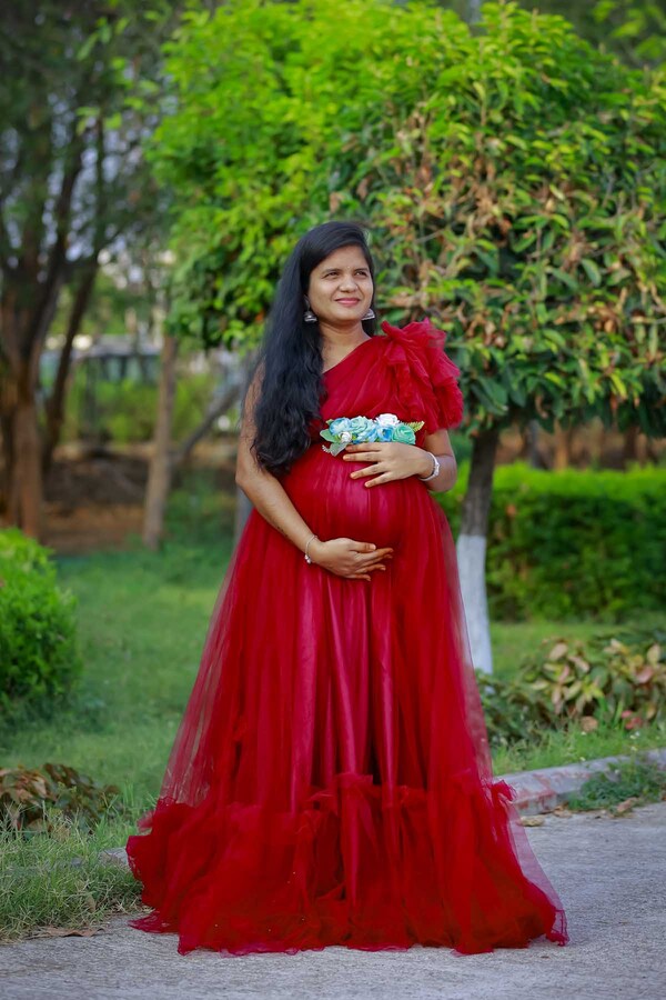 Maternity Photoshoot dresses for rental